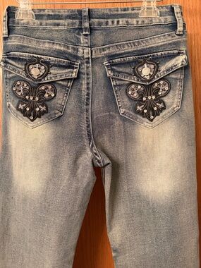 Urban weekend Women's Flare leg jeans with rhinestones embellished Size 9